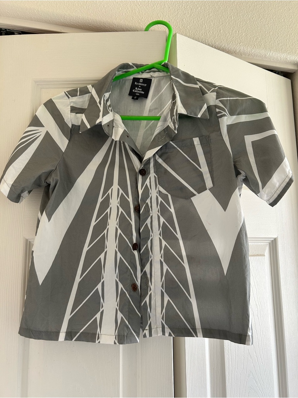 Boys Gray & White Short-Sleeve Button-Down Camp Shirt